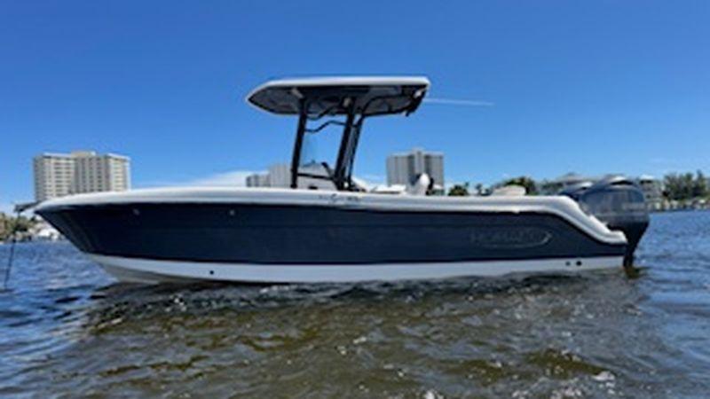 24' 2022 Robalo