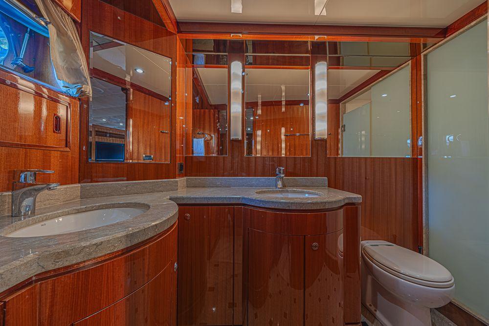 74' 2010 Ocean Alexander 74 Motoryacht