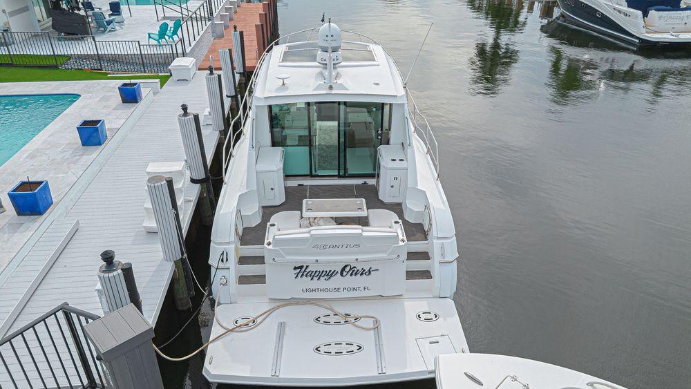 48' 2012 Cruisers Cantius