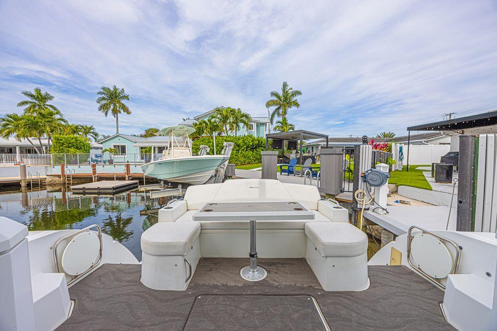 48' 2012 Cruisers Cantius