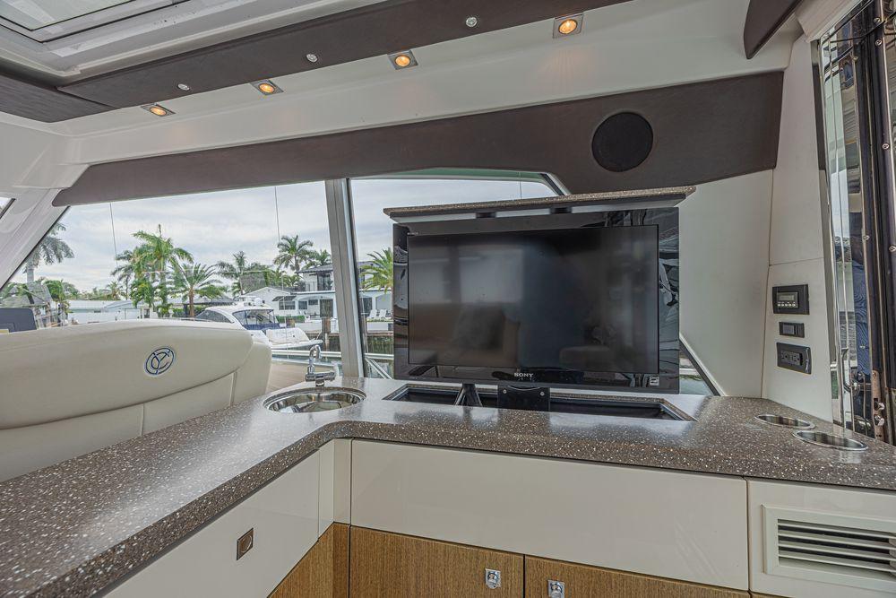 48' 2012 Cruisers Cantius