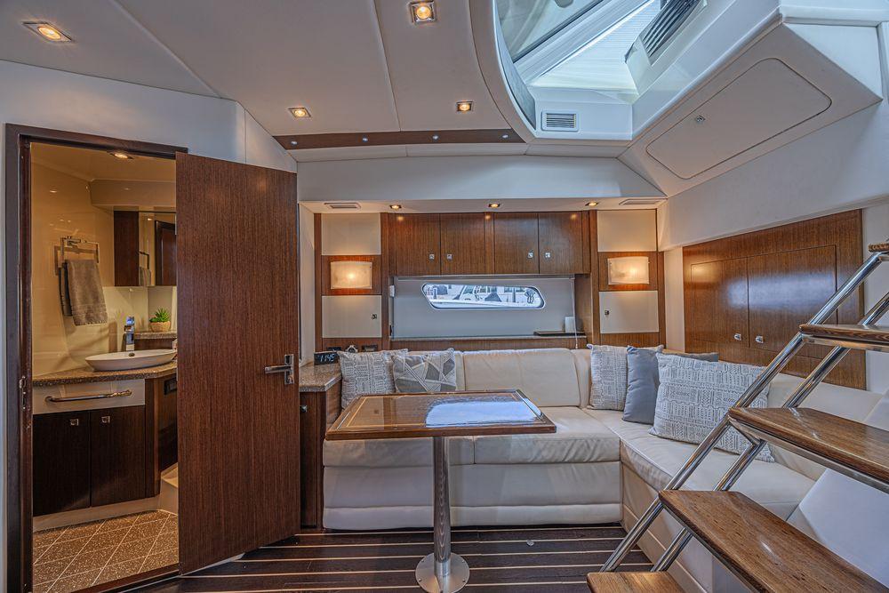 48' 2012 Cruisers Cantius