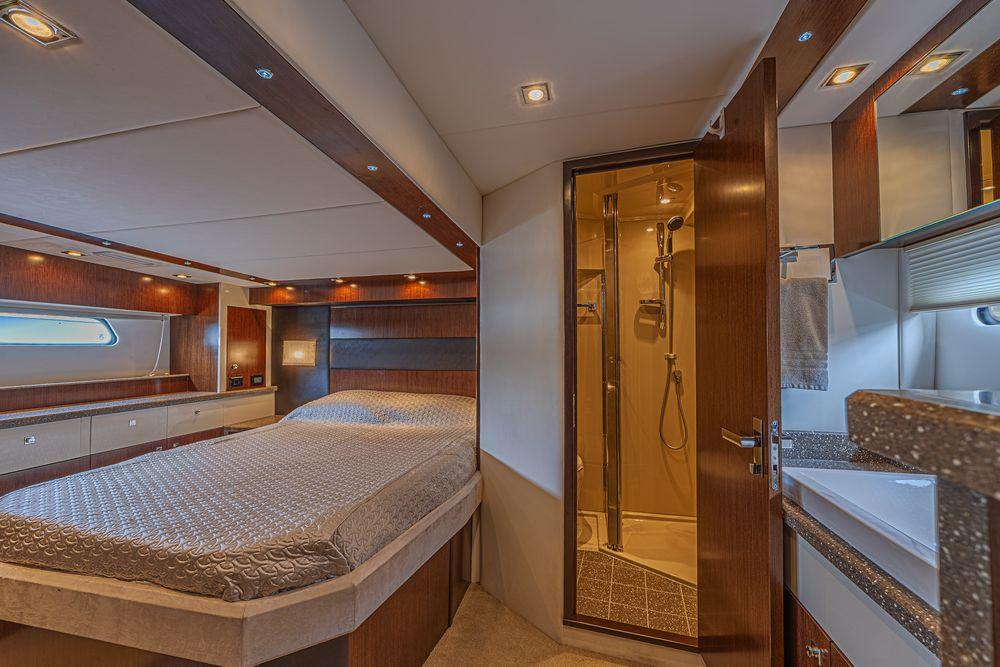48' 2012 Cruisers Cantius