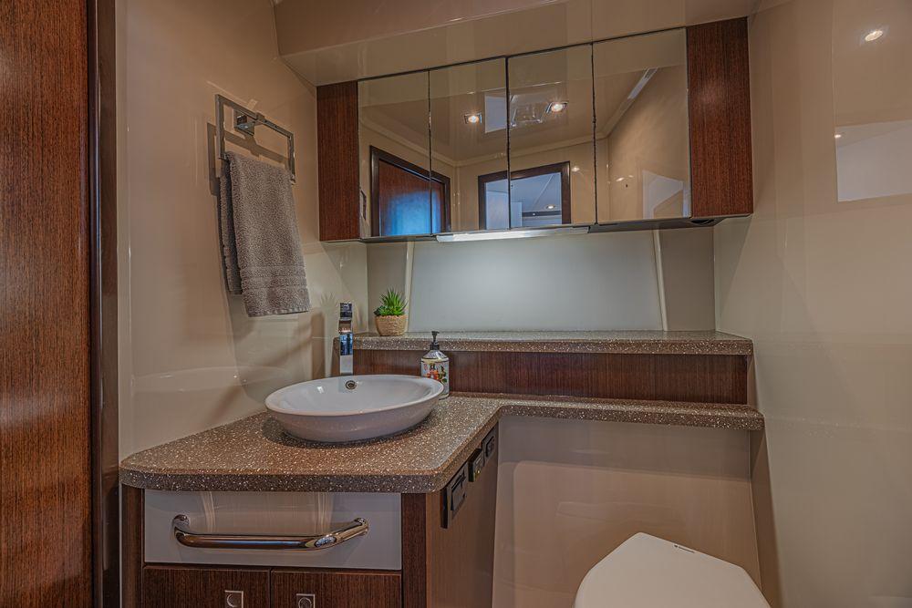 48' 2012 Cruisers Cantius