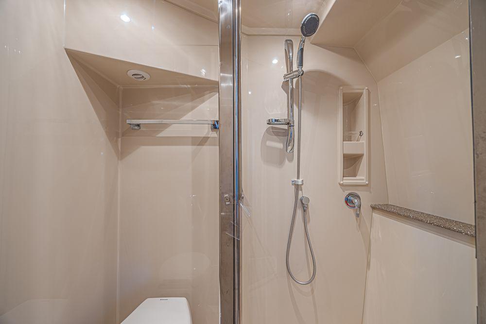 48' 2012 Cruisers Cantius