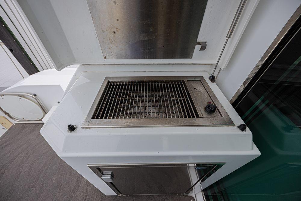 48' 2012 Cruisers Cantius