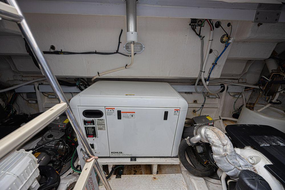 48' 2012 Cruisers Cantius