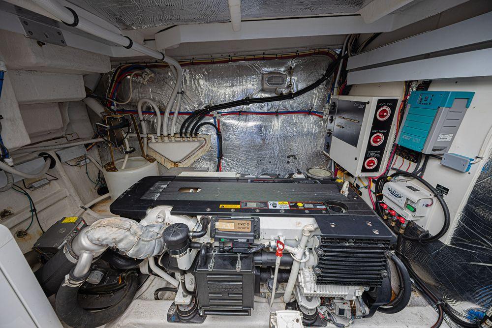 48' 2012 Cruisers Cantius