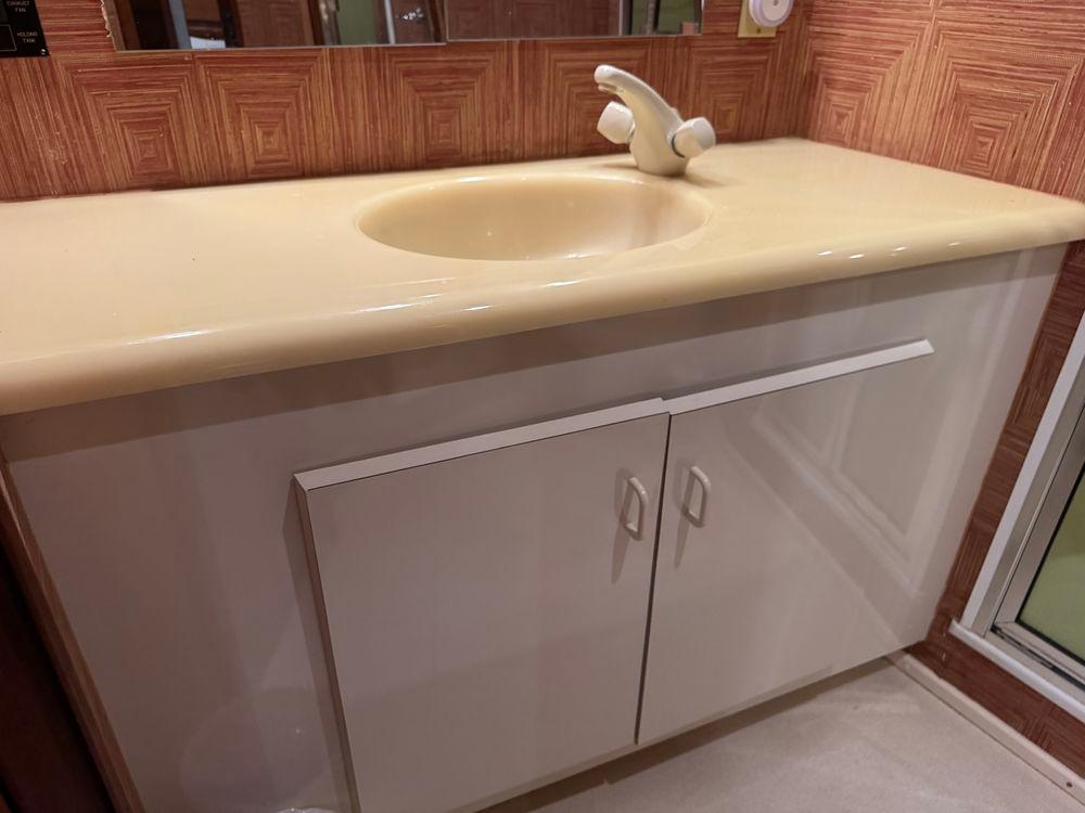 58' 1995 Viking 58 Convertible