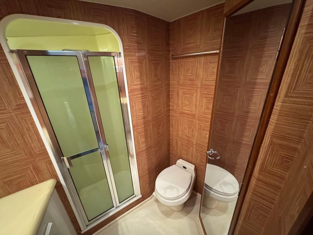 58' 1995 Viking 58 Convertible