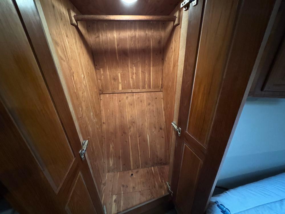 58' 1995 Viking 58 Convertible