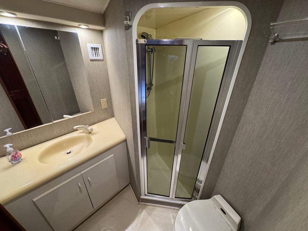 58' 1995 Viking 58 Convertible