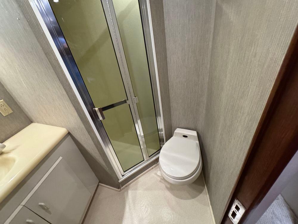 58' 1995 Viking 58 Convertible