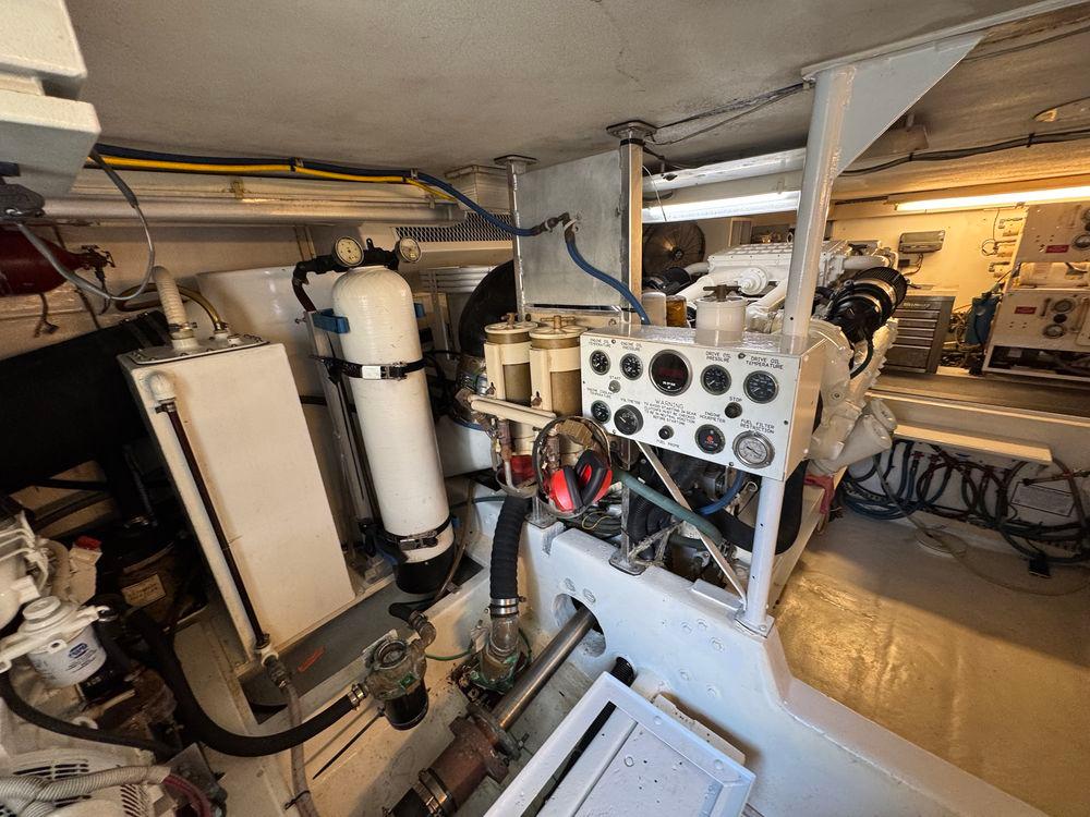 58' 1995 Viking 58 Convertible