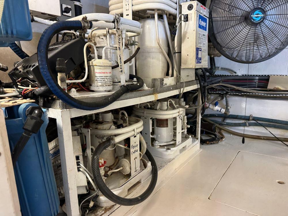 58' 1995 Viking 58 Convertible