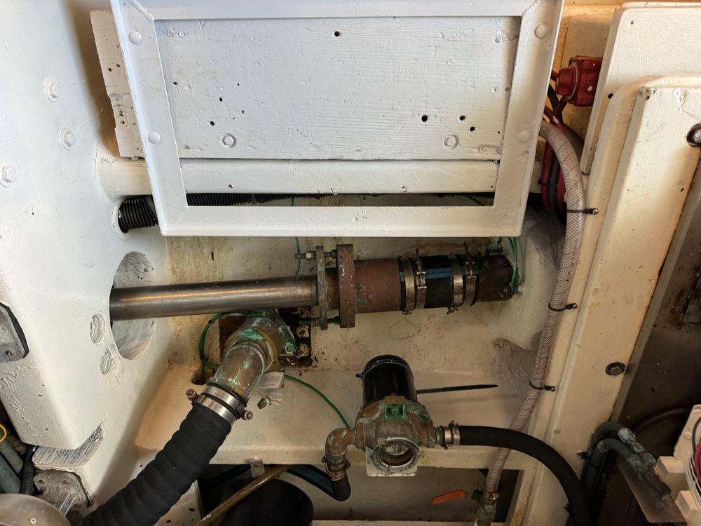 58' 1995 Viking 58 Convertible