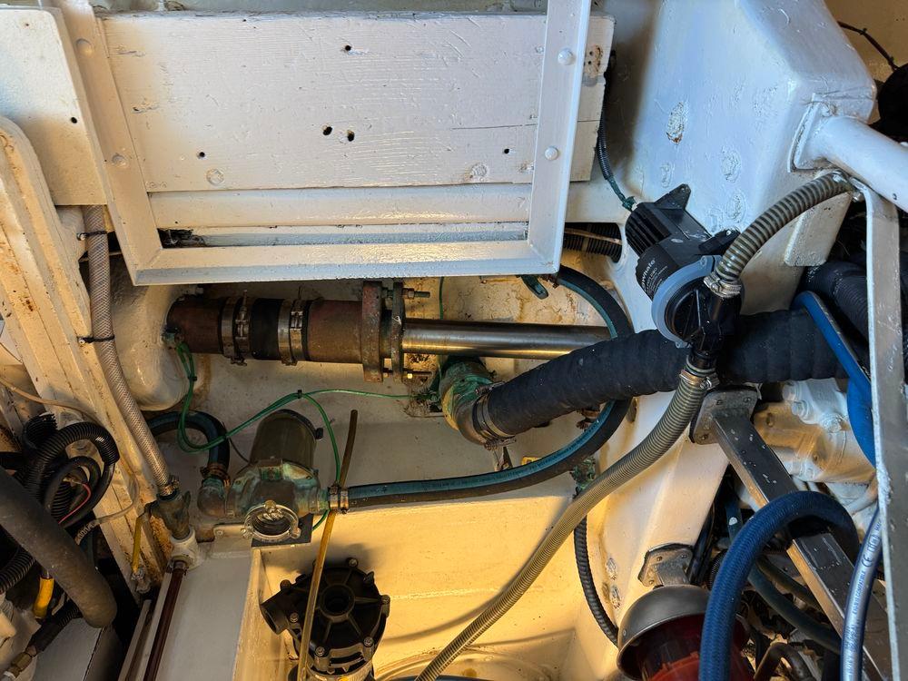 58' 1995 Viking 58 Convertible