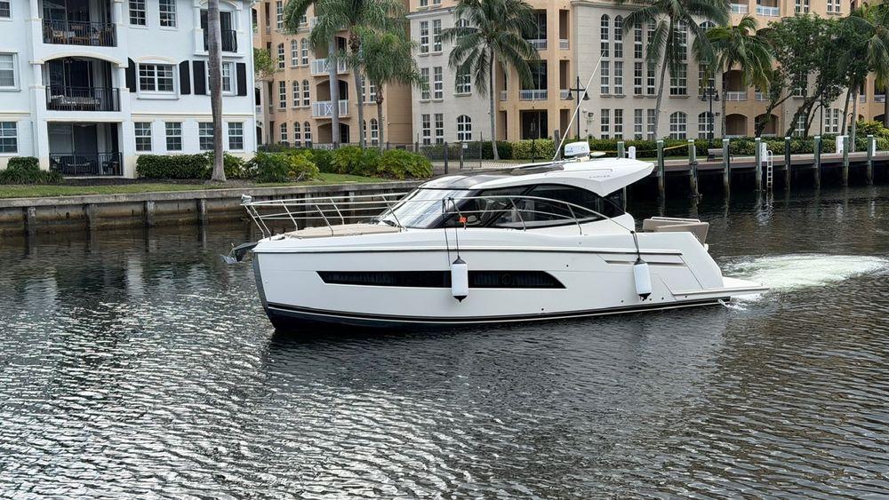 34' 2019 Carver C34