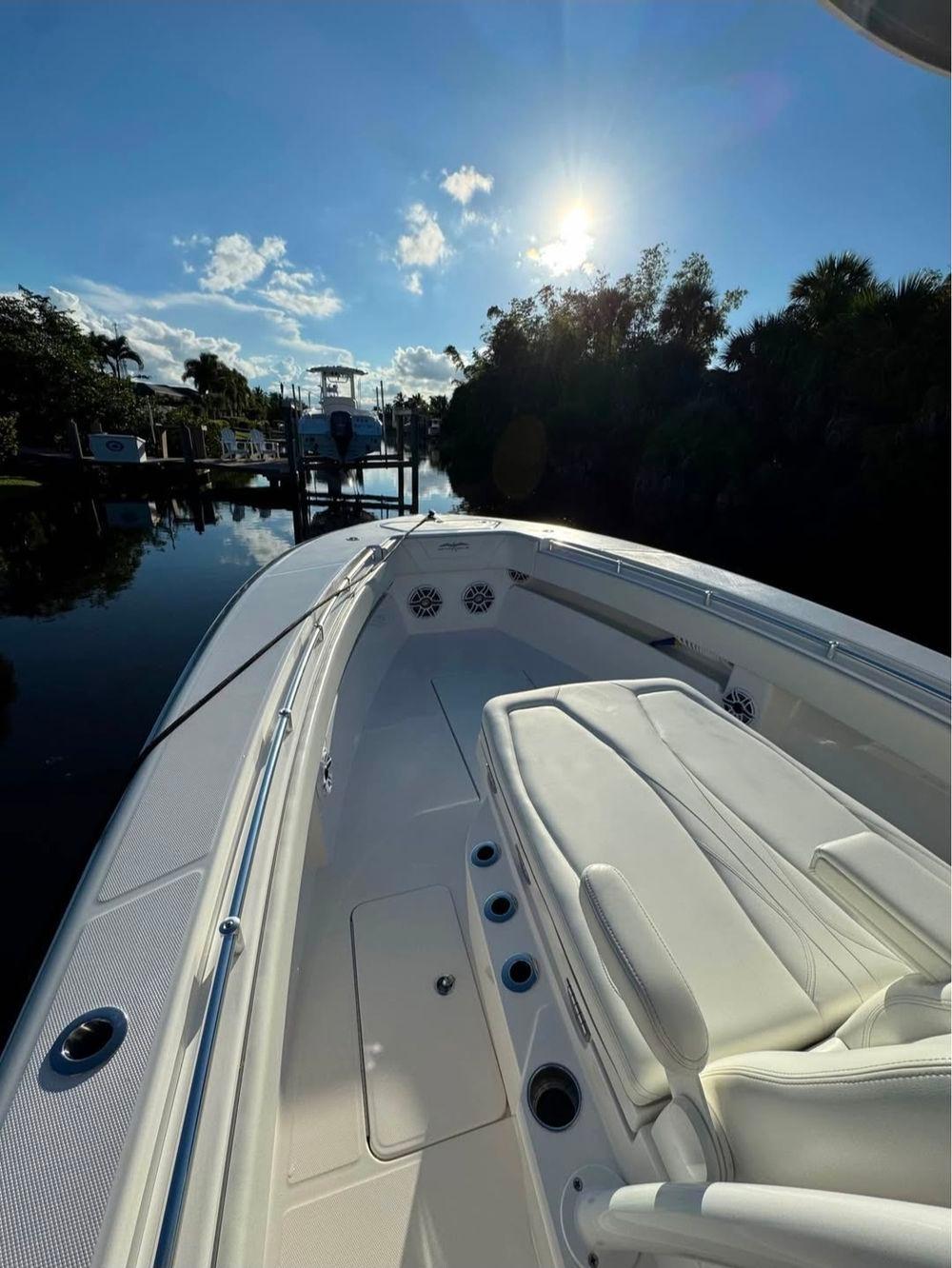 33' 2024 Invincible Open Fisherman