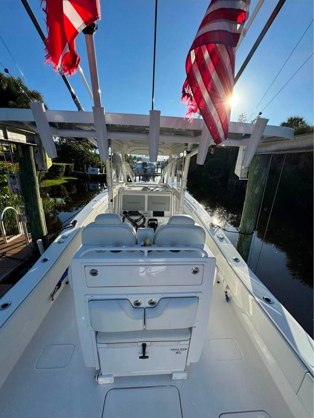 33' 2024 Invincible Open Fisherman