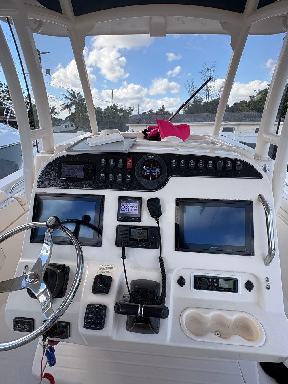 30' 2018 Grady-White Canyon 306