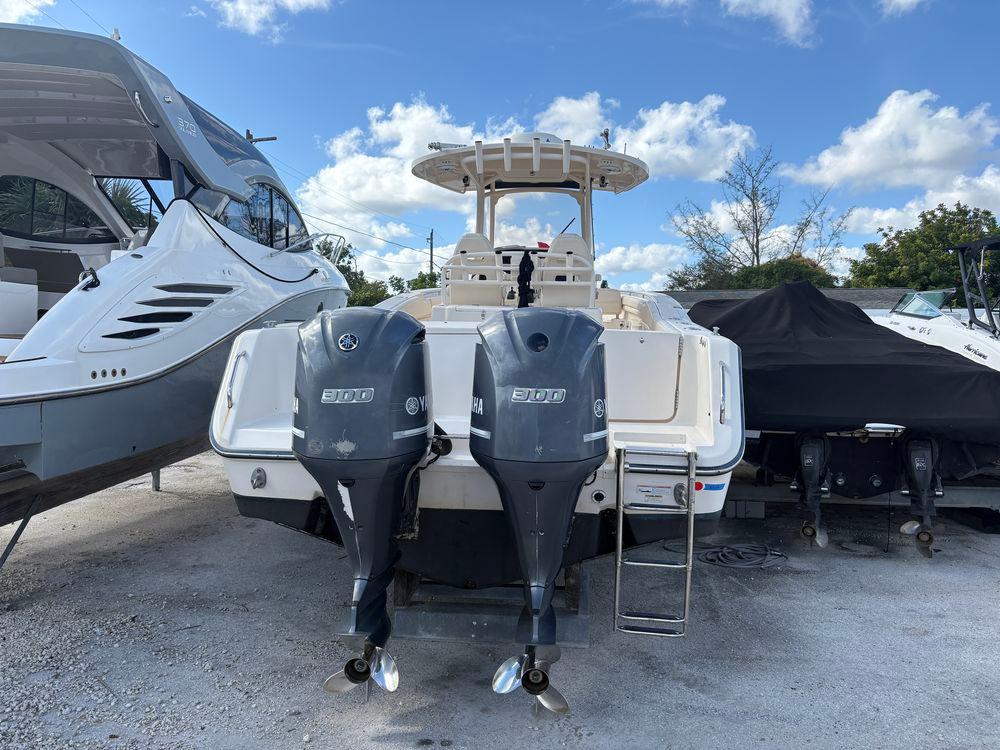 30' 2018 Grady-White Canyon 306