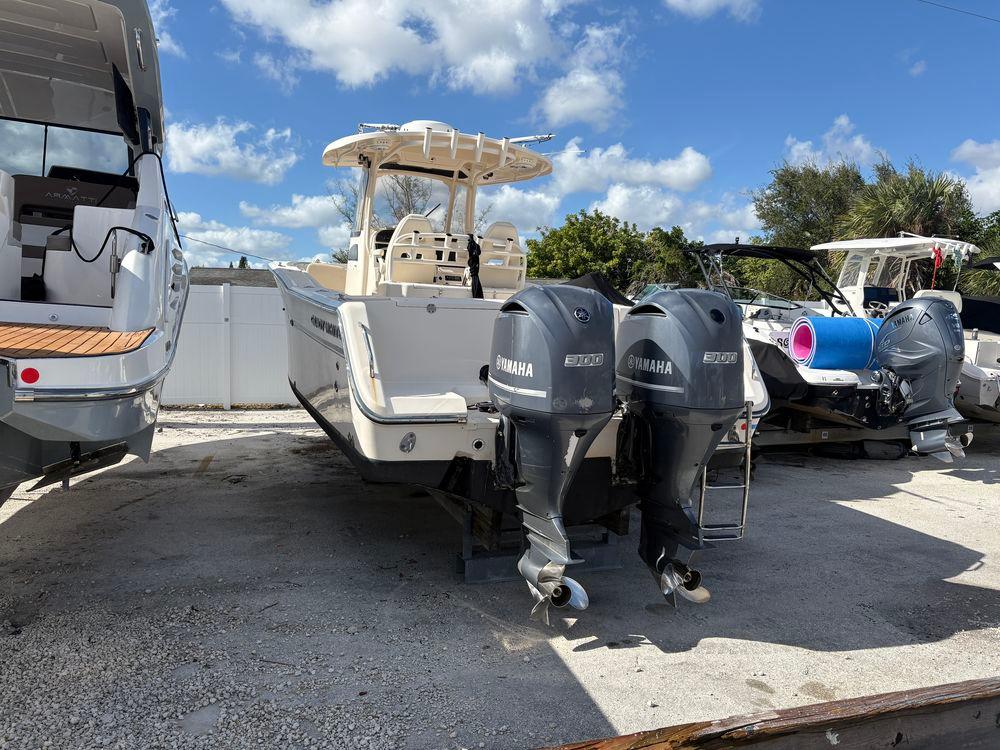 30' 2018 Grady-White Canyon 306