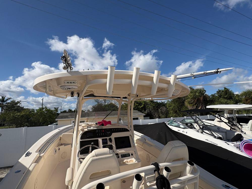 30' 2018 Grady-White Canyon 306