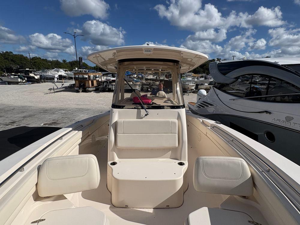 30' 2018 Grady-White Canyon 306