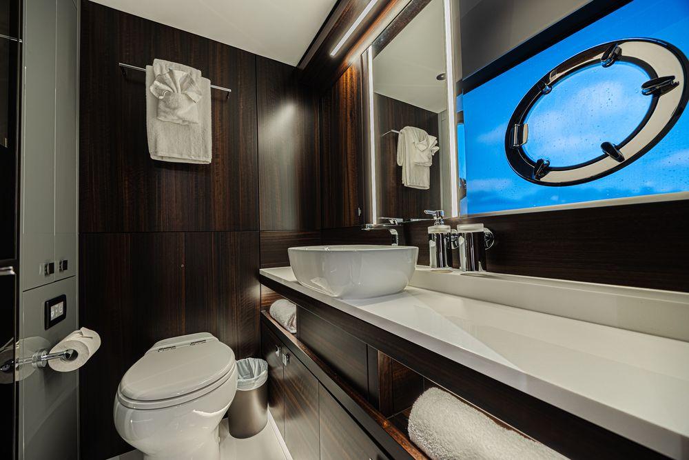 88' 2025 Sunseeker 88 Yacht