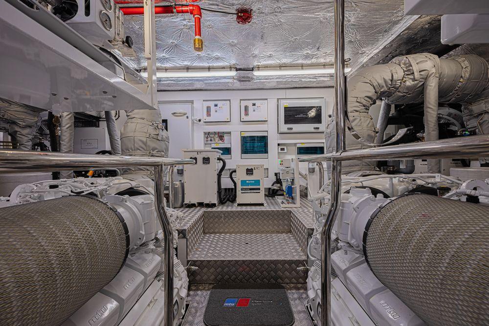 88' 2025 Sunseeker 88 Yacht