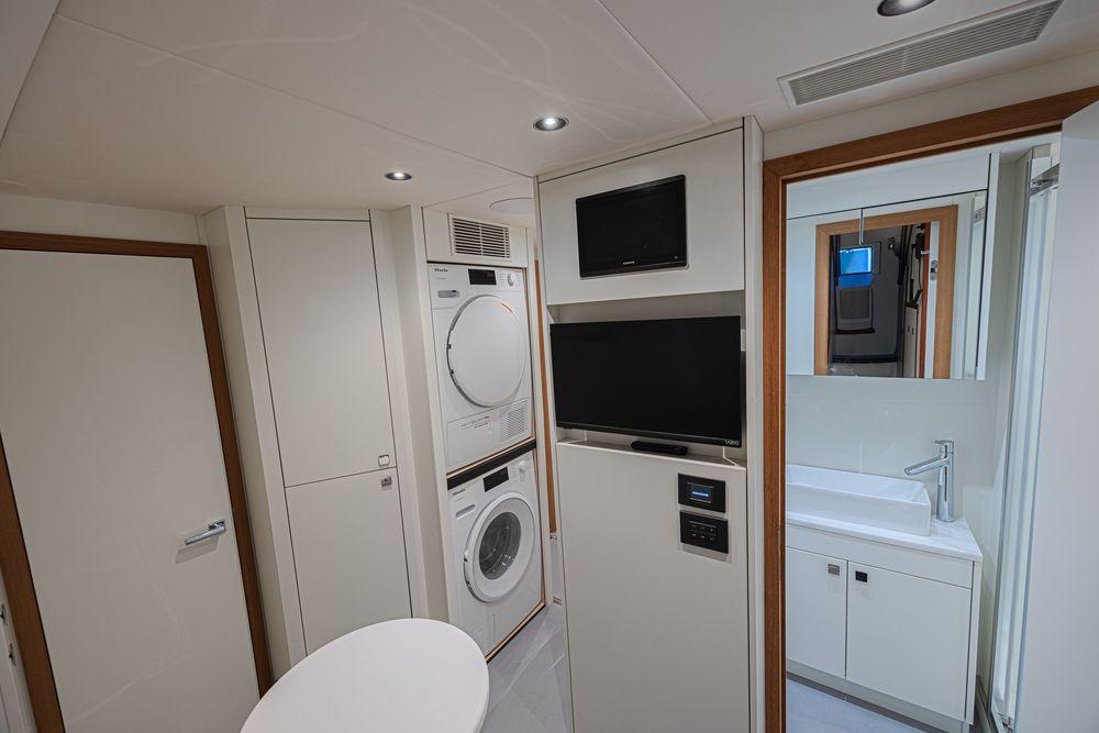 88' 2025 Sunseeker 88 Yacht