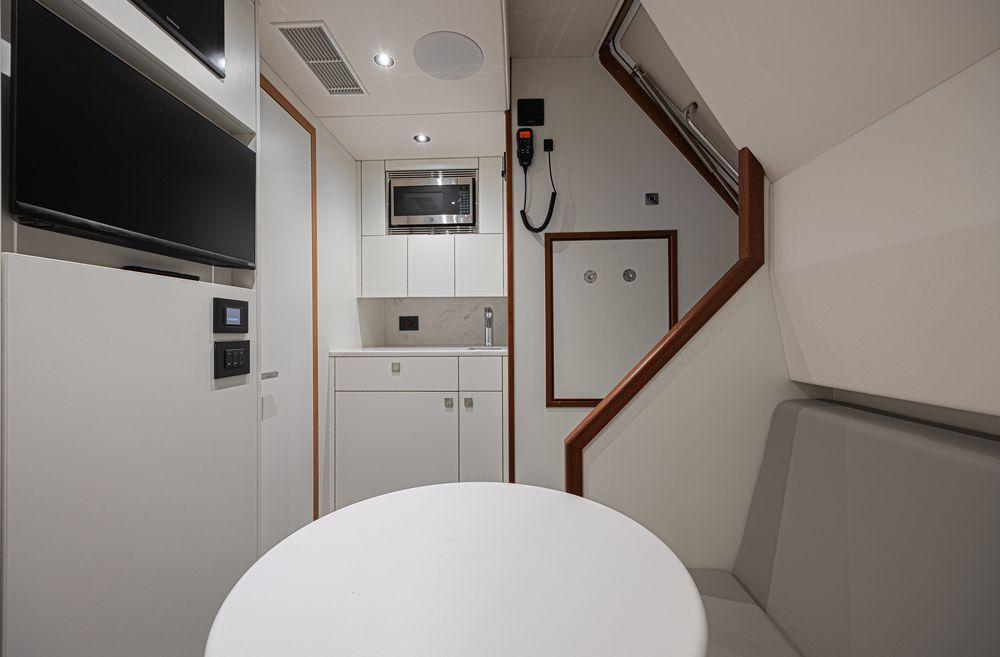 88' 2025 Sunseeker 88 Yacht