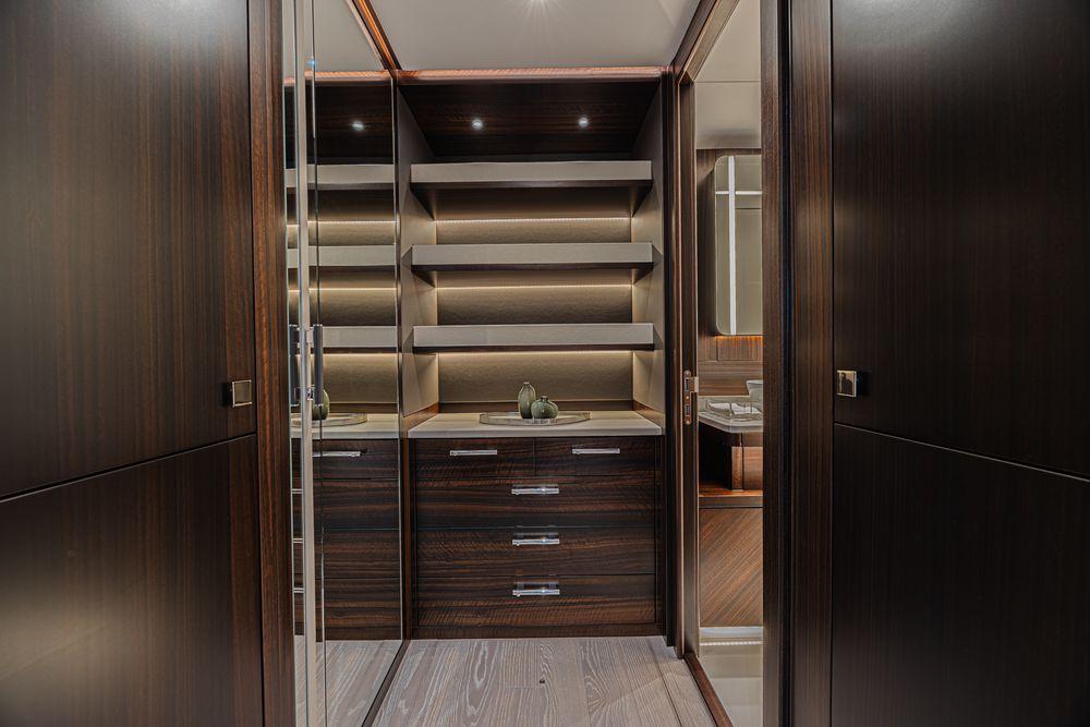 88' 2025 Sunseeker 88 Yacht