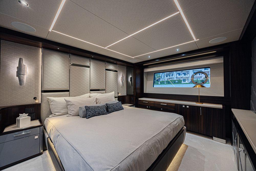 88' 2025 Sunseeker 88 Yacht