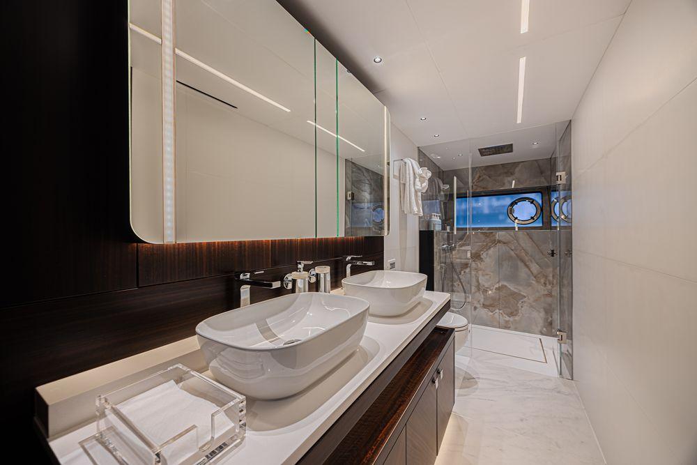 88' 2025 Sunseeker 88 Yacht