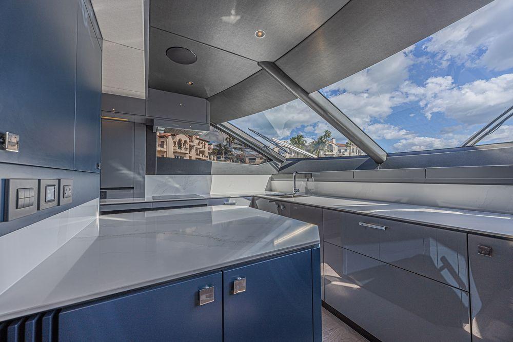 88' 2025 Sunseeker 88 Yacht