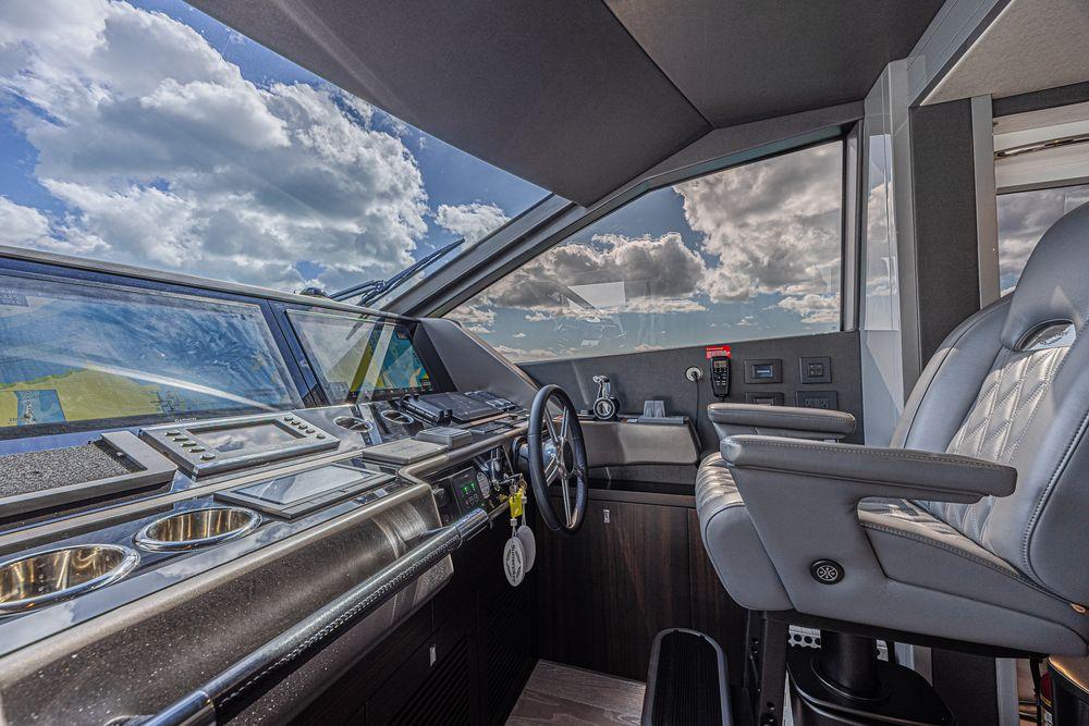 88' 2025 Sunseeker 88 Yacht