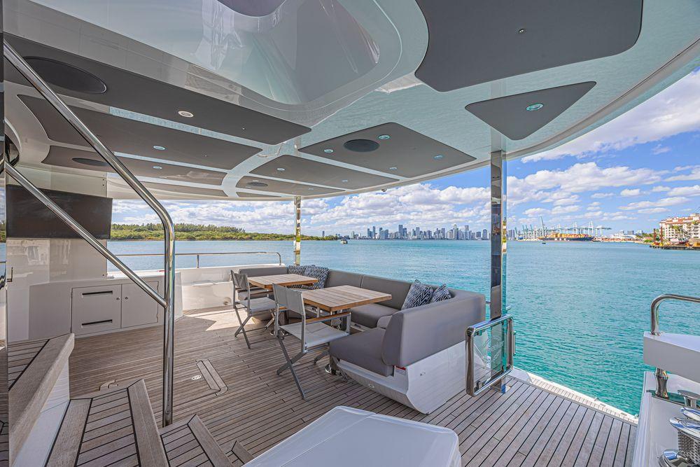 88' 2025 Sunseeker 88 Yacht