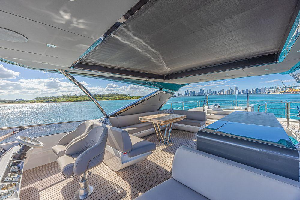 88' 2025 Sunseeker 88 Yacht