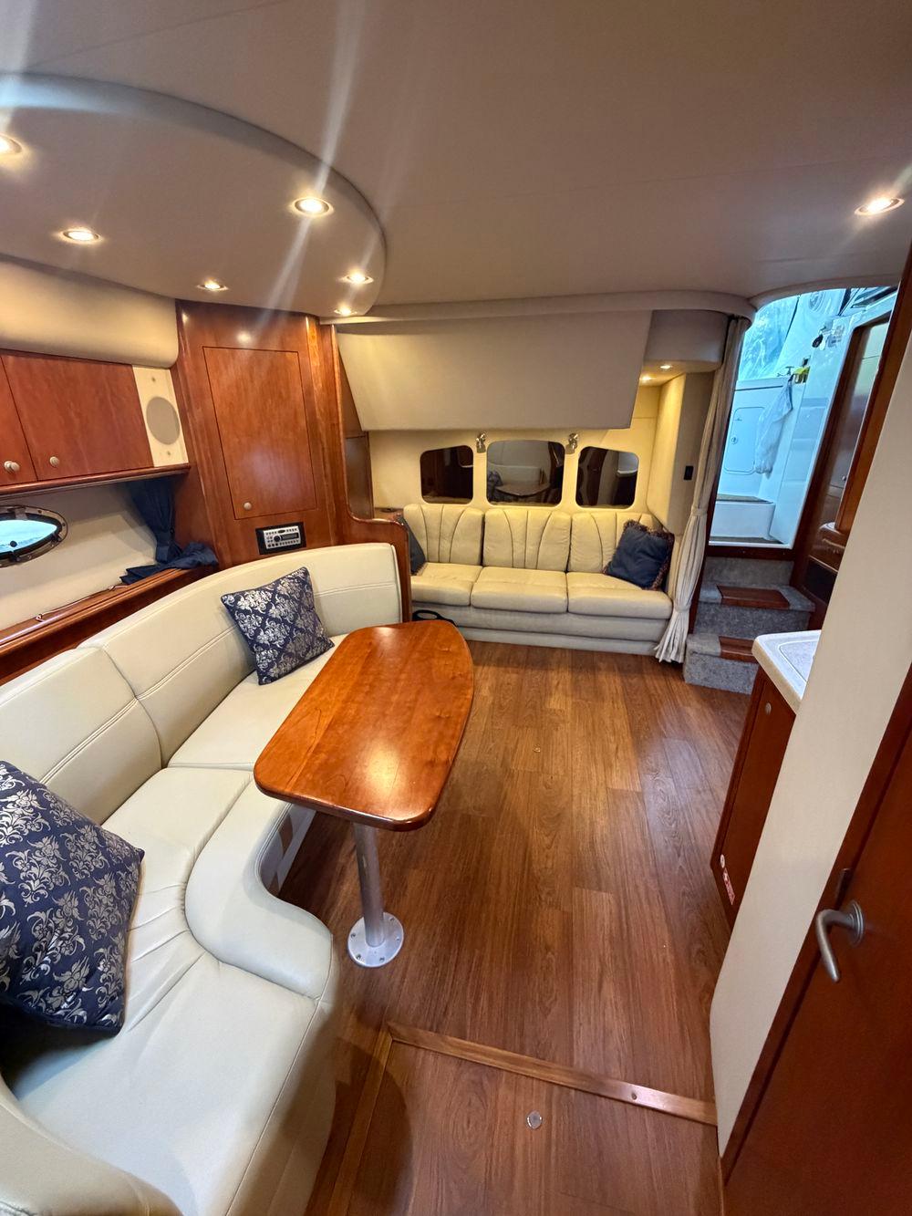 37' 2007 Cruisers Yachts 370 Express