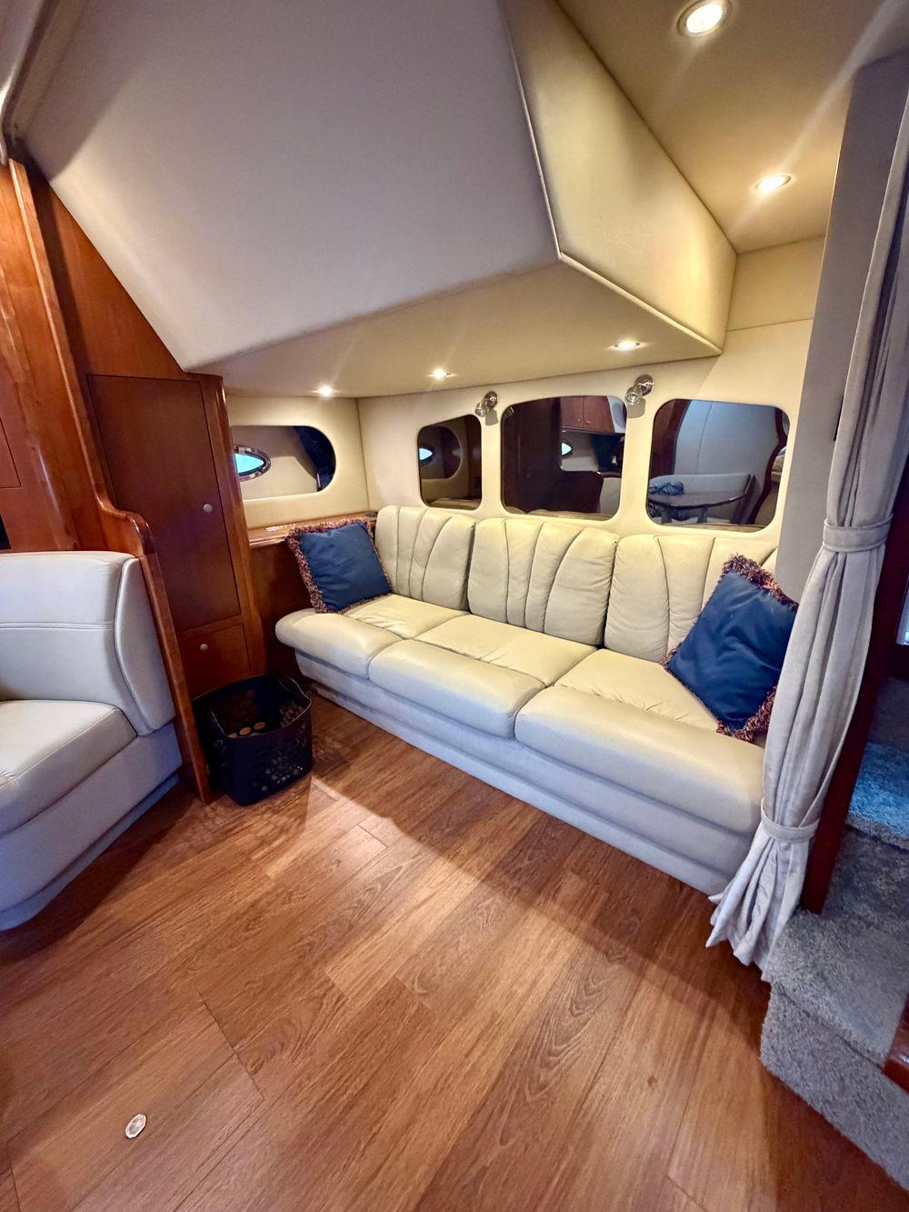 37' 2007 Cruisers Yachts 370 Express