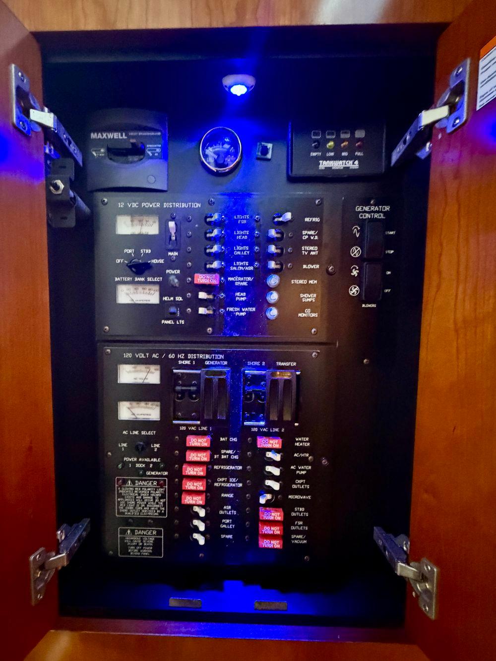 37' 2007 Cruisers Yachts 370 Express