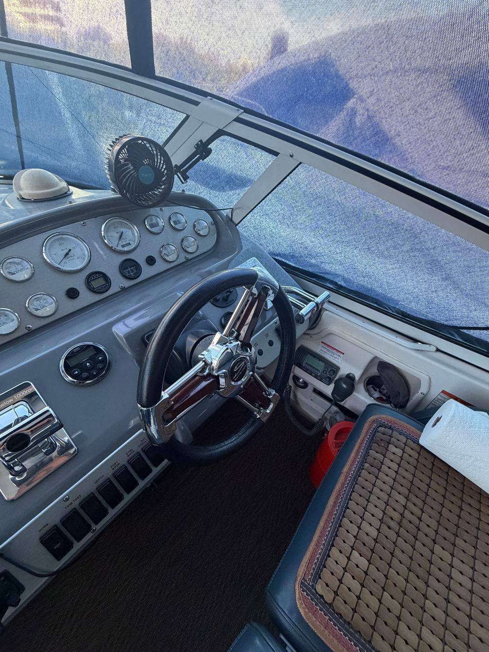 37' 2007 Cruisers Yachts 370 Express