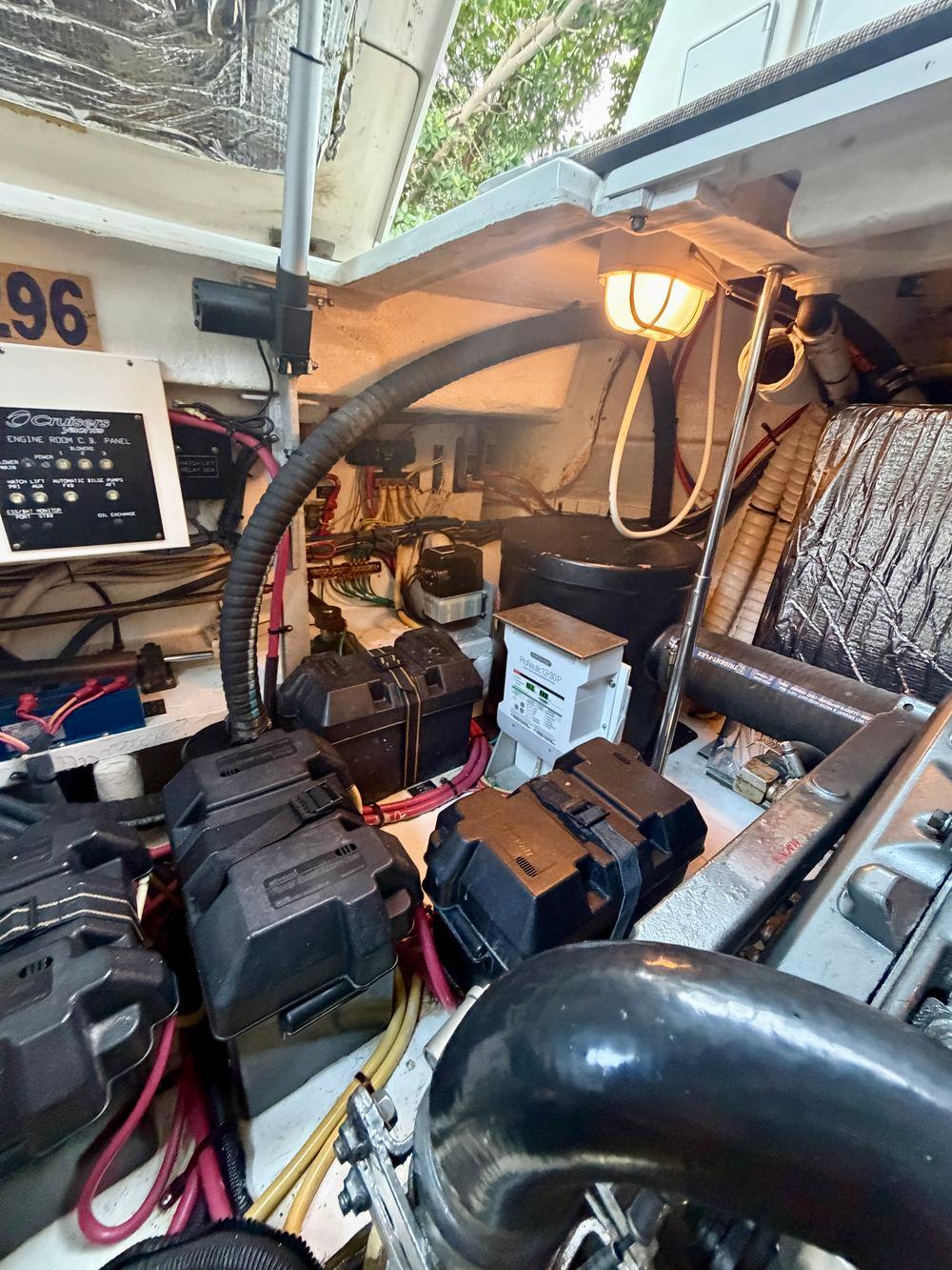 37' 2007 Cruisers Yachts 370 Express