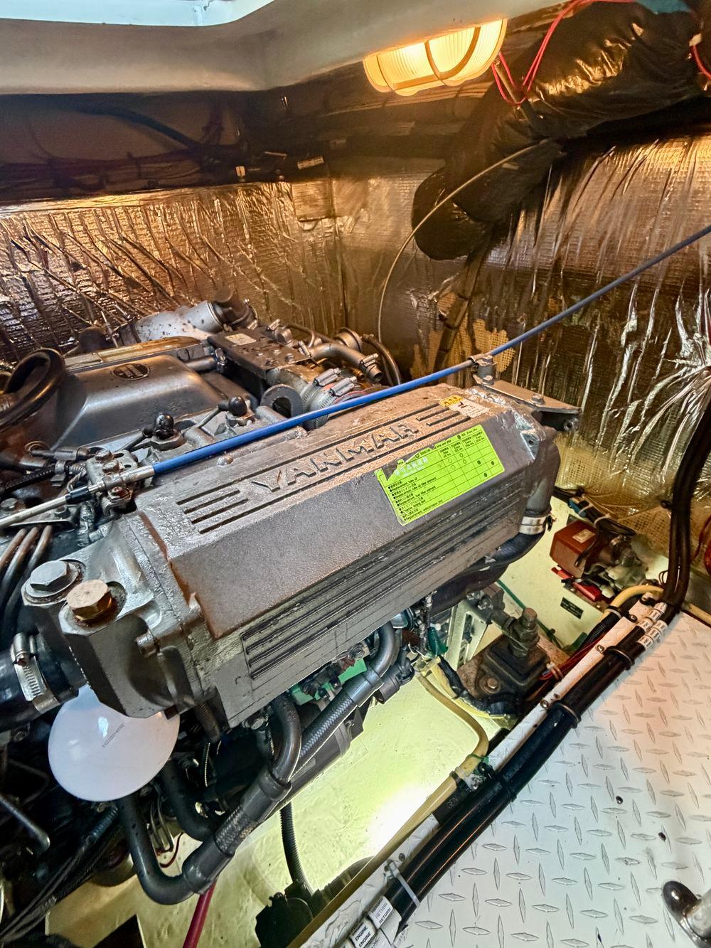 37' 2007 Cruisers Yachts 370 Express