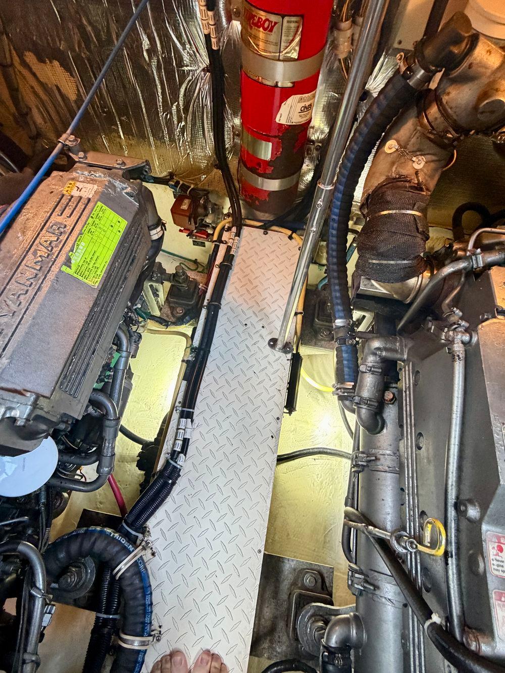 37' 2007 Cruisers Yachts 370 Express