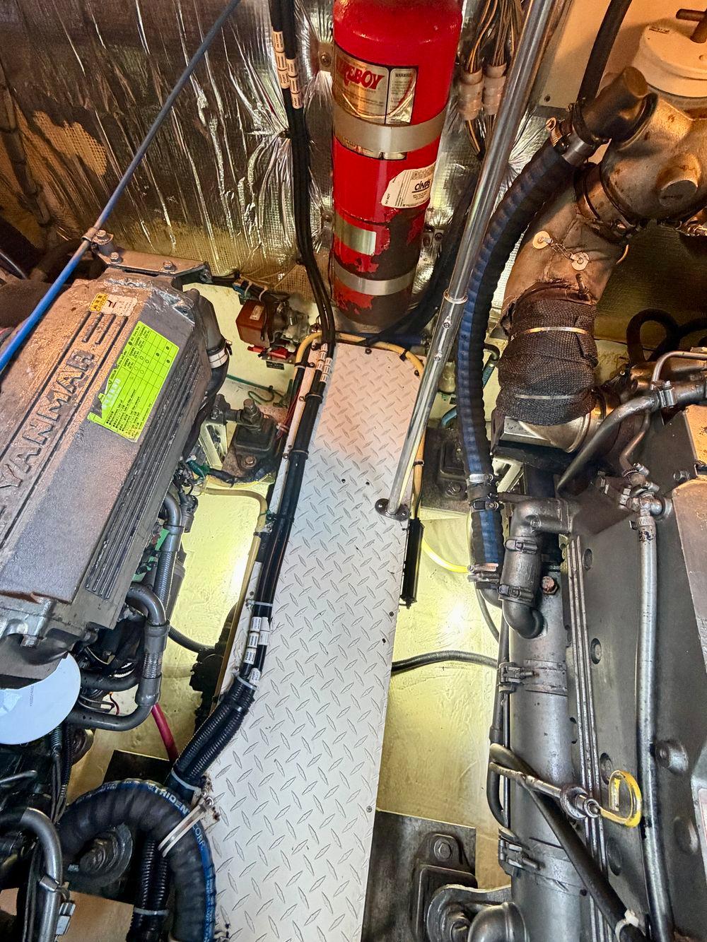 37' 2007 Cruisers Yachts 370 Express