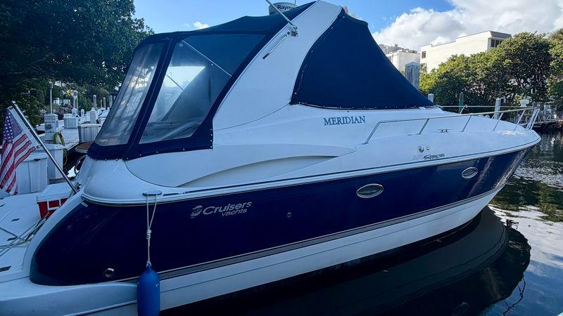 37' 2007 Cruisers Yachts 370 Express