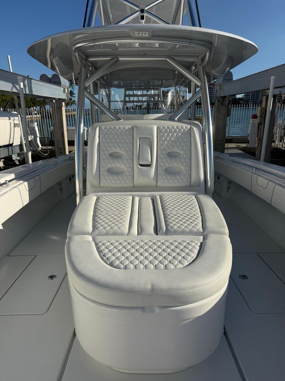 44' 2024 Contender 44ST